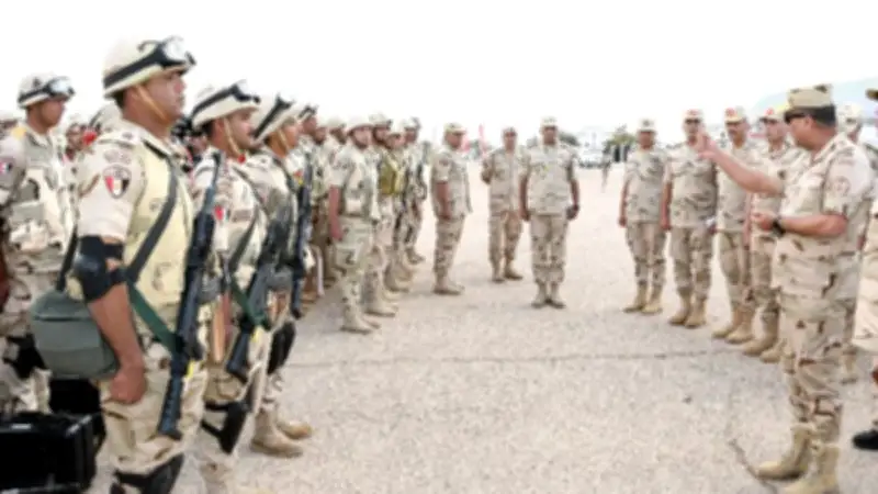 وزير الدفاع يشيد بتلاحم المنطقة الغربية العسكرية مع شيوخ مطروح