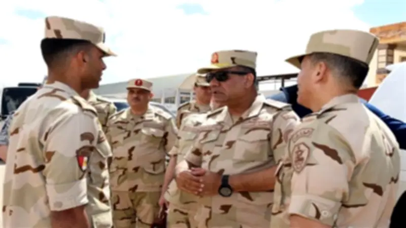 وزير الدفاع يلتقي مقاتلي المنطقة الغربية العسكرية عبر الفيديو كونفرانس