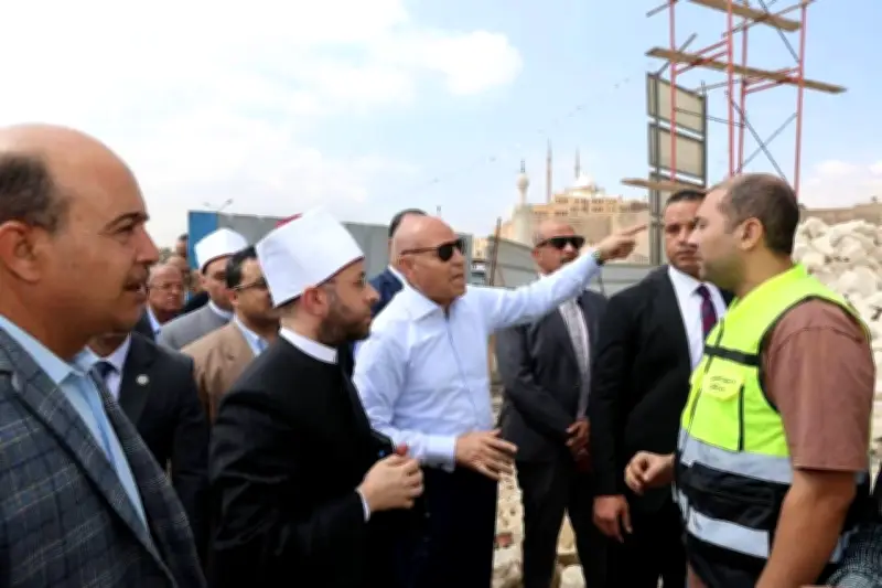 وزير الأوقاف ومحافظ القاهرة يتفقدان ترميم المساجد والأماكن الأثرية بالسيدة عائشة