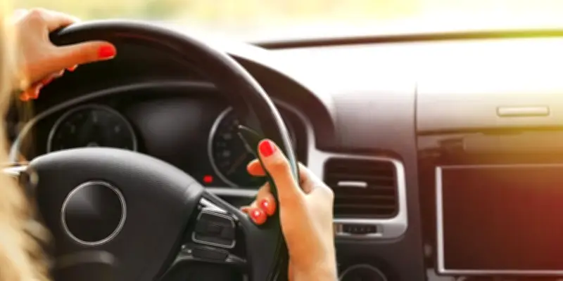 نصائح مهمة للنساء لقيادة آمنة في اليوم العالمي للمرور