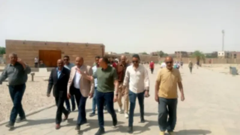 محافظ أسوان يفاجئ العاملين بمعبد إدفو بجولة ميدانية مفاجئة