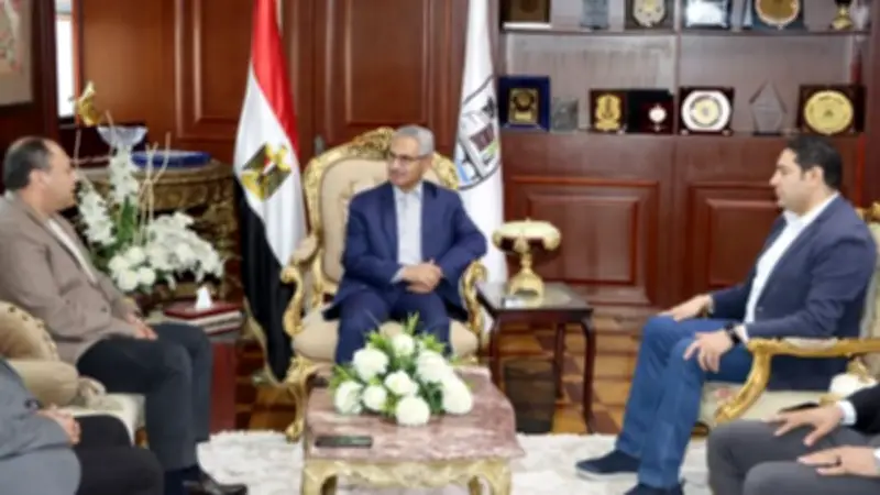 محافظ بني سويف يناقش مشروعات هيئة تنمية الصعيد مع رئيس الهيئة