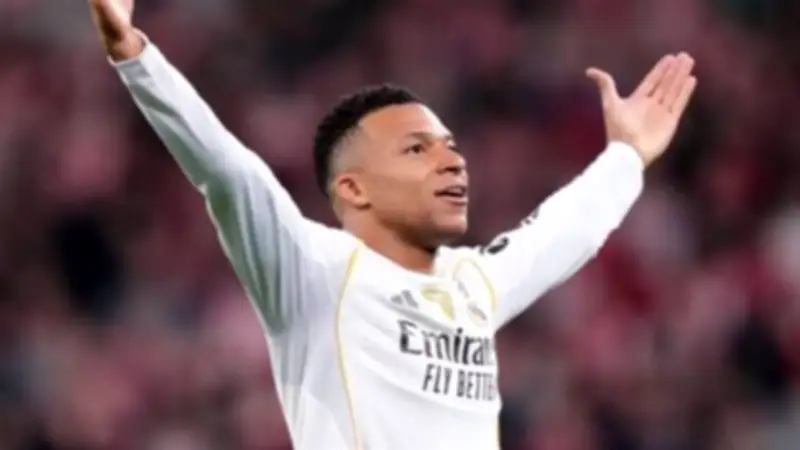 مبابي يثير الجدل برد غامض على انتقادات جماهير ريال مدريد