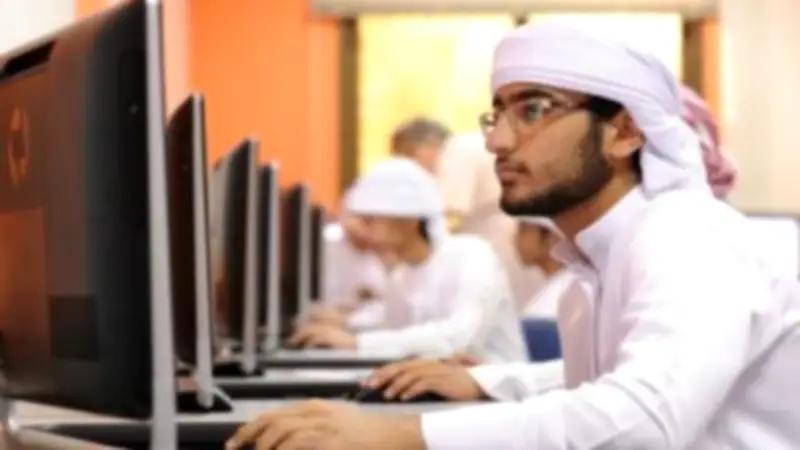 الإمارات تحول الدراسة عن بعد بسبب الهجوم الإيراني حتى الجمعة