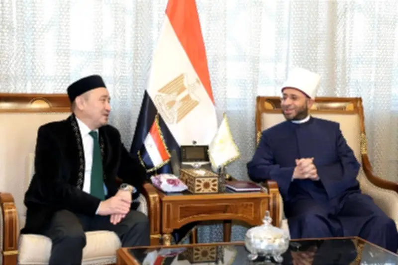 وزير الأوقاف يستعرض مع وفد كازاخستاني إنجازات جامعة نور مبارك