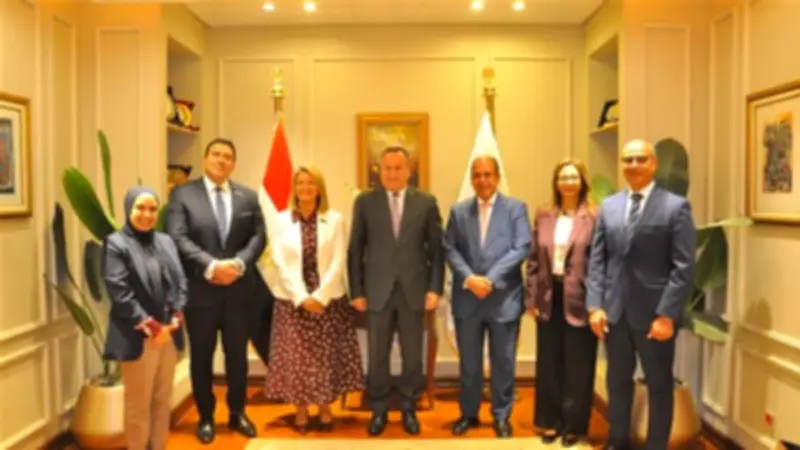 وزير التعليم العالي يبحث تعزيز التعاون الأكاديمي مع جامعة بورنموث البريطانية