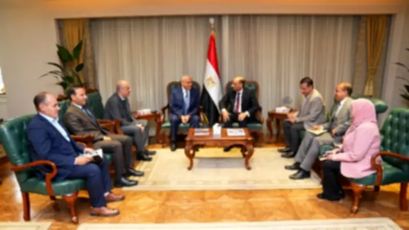 بروتوكول تعاون بين العمل وشركة أجهزة كهربائية لتدريب الشباب وتأهيلهم