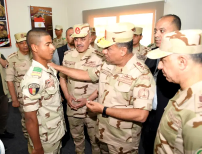 وزير الدفاع يلتقي مجندين ويؤكد على أهمية التحصين ضد الحروب المعلوماتية