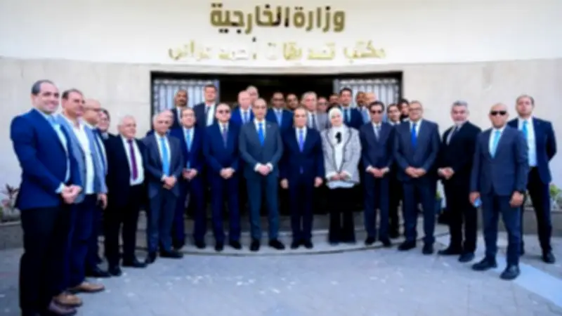 وزير الخارجية يفتتح مكتب تصديقات عرابي بالمهندسين بعد تطويره