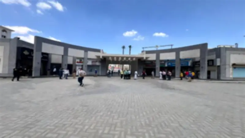 جهاز العاصمة الجديدة يغلق محلاً مخالفاً استجابة لشكاوى السكان