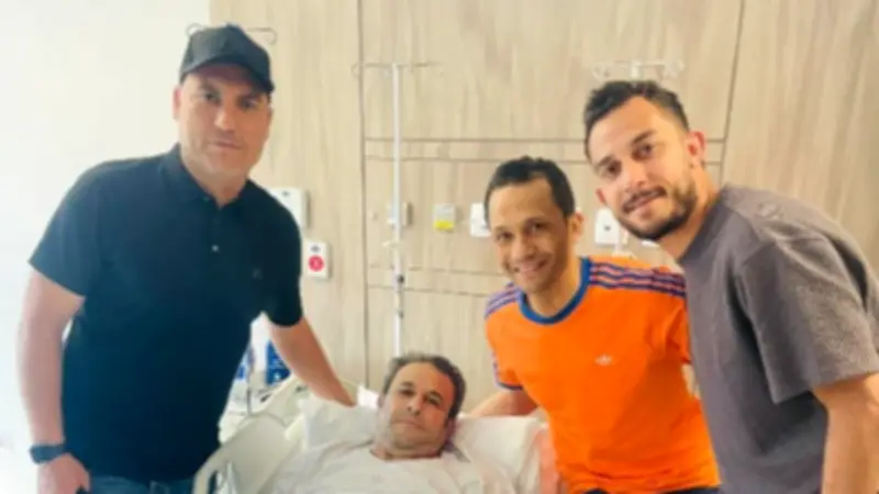 شوبير يطمئن الجماهير على حالة أيمن منصور الصحية بعد الجراحة