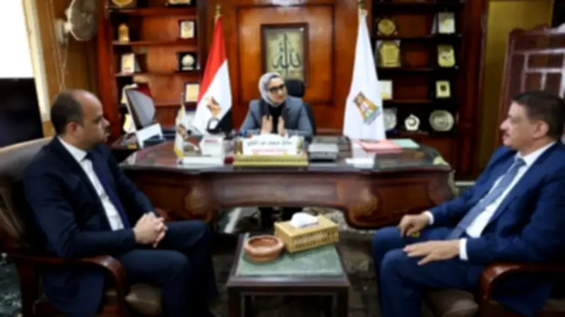 محافظ الوادي الجديد تلتقي السكرتير العام المساعد الجديد لبحث الملفات الحيوية