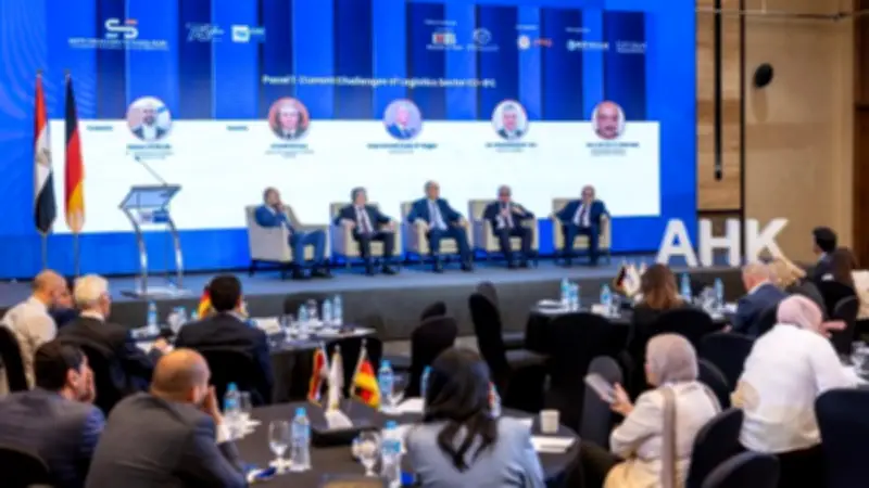 رئيس اقتصادية القناة يستعرض تطور الموانئ وتعزيز سلاسل الإمداد