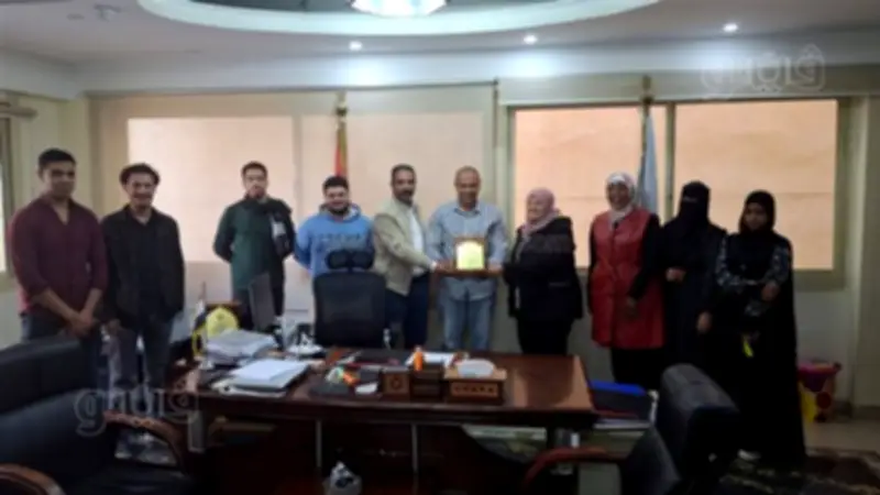 رئيس مدينة مرسى مطروح يلتقي شباب رواد المحافظات الحدودية لتعزيز العمل البيئي