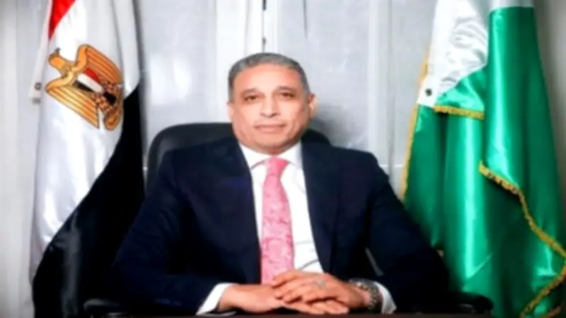 مدير تعليم الجيزة يطمئن على طالبات مدرسة البنات بعد حريق مجاور