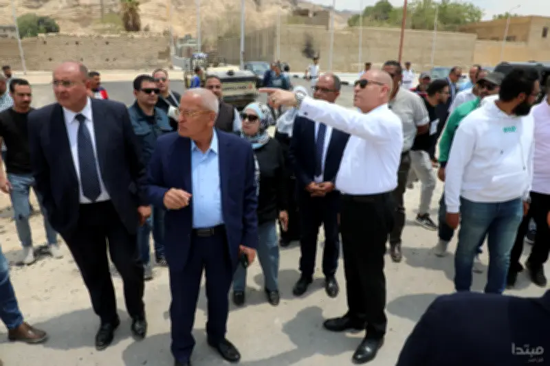 محافظ القاهرة يتفقد الموقع البديل لموقف السيدة عائشة