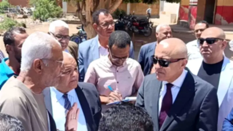 محافظ الأقصر يتفقد المشروعات الخدمية والتنموية بمركز القرنة