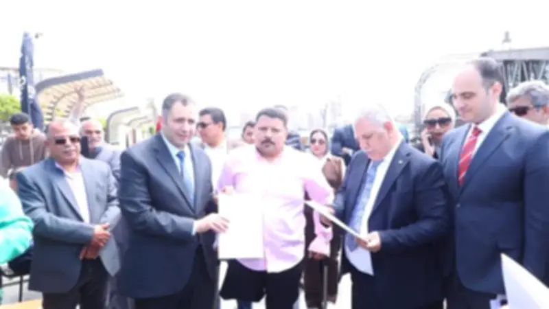 محافظ دمياط يكرم أبطال المصارعة الفائزين ببطولة أفريقيا في العيد القومي