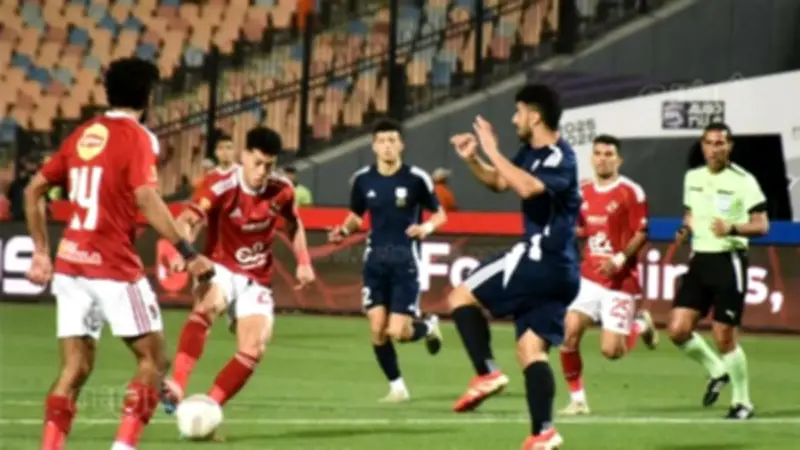 إمام عاشور يغادر الملعب على نقالة بعد إصابته أمام إنبي ويتوجه للمستشفى