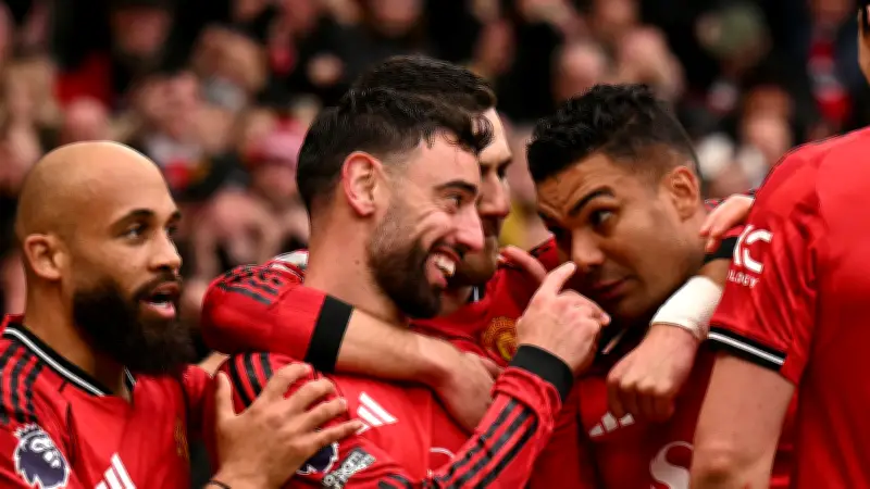كاسيميرو يوصي بإبقاء كاريك مدرباً لمانشستر يونايتد