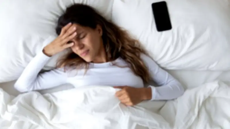 حيل نفسية وجسدية تساعدك على النوم سريعًا بدون أدوية