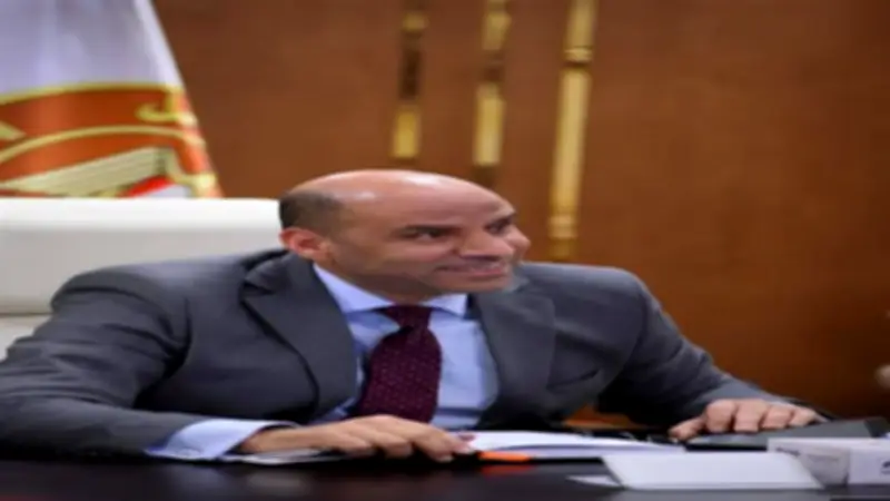 وزير العمل يصدر قراراً بتشكيل وحدة مركزية لتيسير أعمال المستثمرين