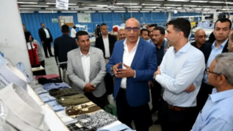 وزير الصناعة يضع خريطة توسع صناعي في بني سويف والمنيا بزيارة مصانع الأسمنت والملابس والسكر
