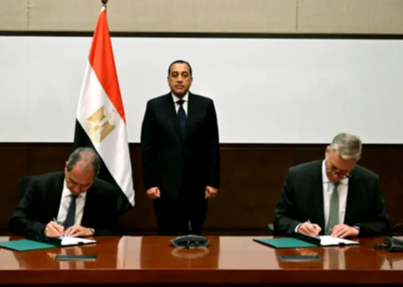 رئيس الوزراء يشهد توقيع اتفاقية تأهيل شبكات الغاز اللبنانية