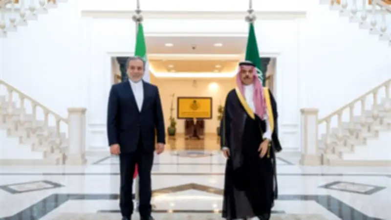 وزير الخارجية السعودي يبحث مع نظيره الإيراني تطورات المنطقة