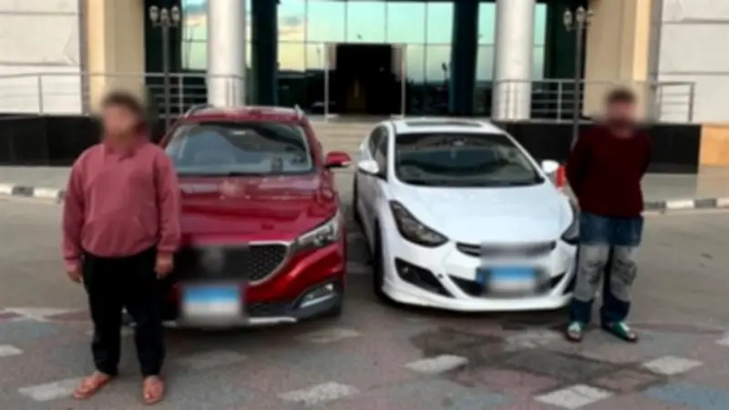 مدير مرور الجيزة يضبط ميكروباص يسير عكس الاتجاه بالصحراوي
