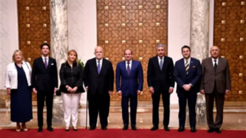 السيسي يستقبل وفد المجلس العالمي للسفر ويؤكد حرص مصر على تطوير السياحة