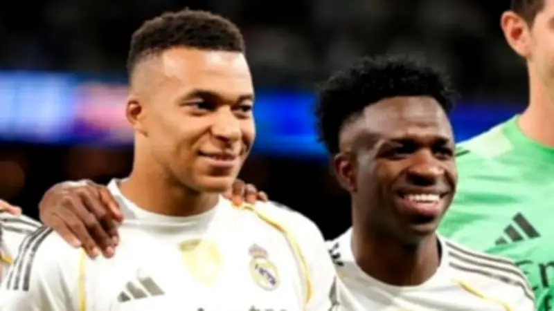 غضب جماهيري في ريال مدريد يطالب برحيل مبابي وفينيسيوس بعد موسم صفري