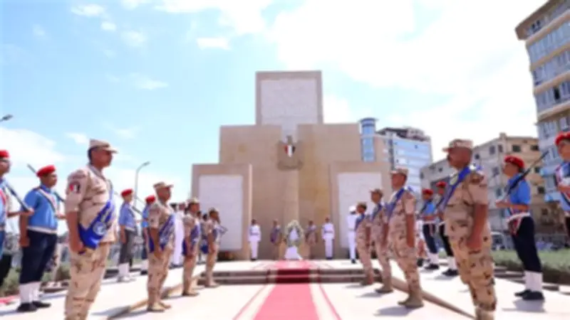 مسيرة طلابية حاشدة بالورود والأعلام احتفالاً بالعيد القومي لدمياط