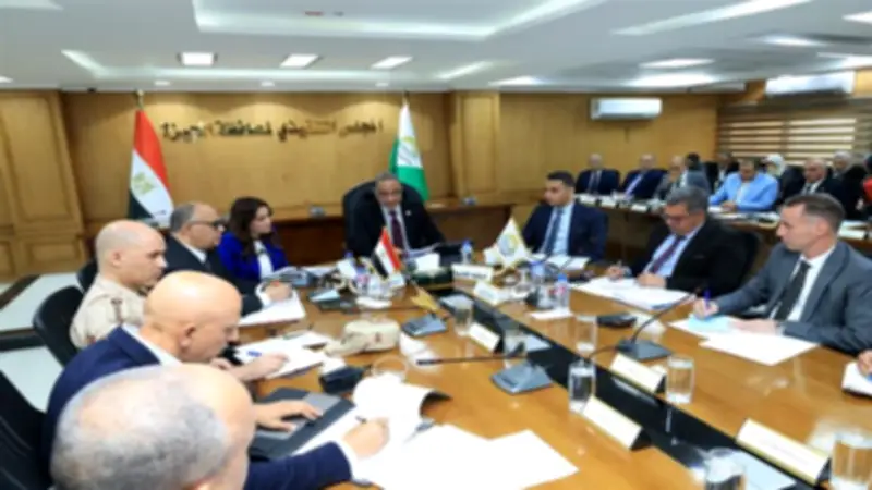 محافظ الجيزة يترأس اجتماع المجلس التنفيذي لبحث استعدادات امتحانات نهاية العام