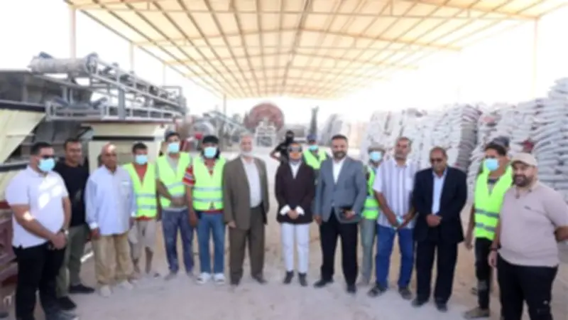 محافظ الوادي الجديد تتفقد مصنع أسمدة فوسفاتية ومشروع استثمار زراعي متكامل