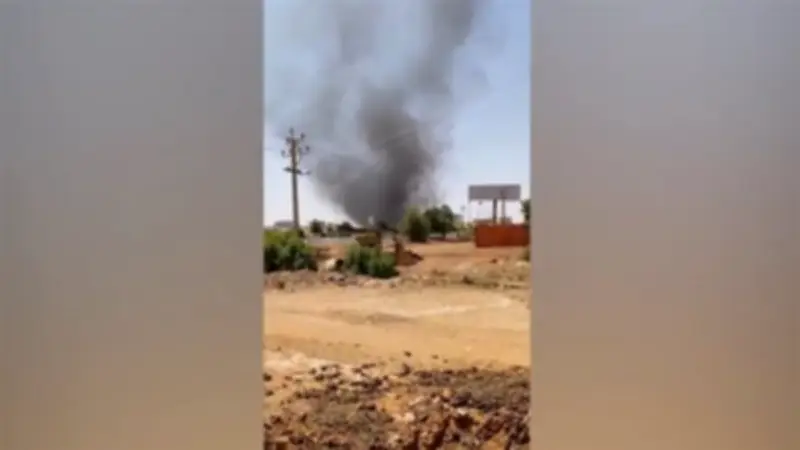 مسؤول إماراتي ينفي دور بلاده في هجوم مطار الخرطوم