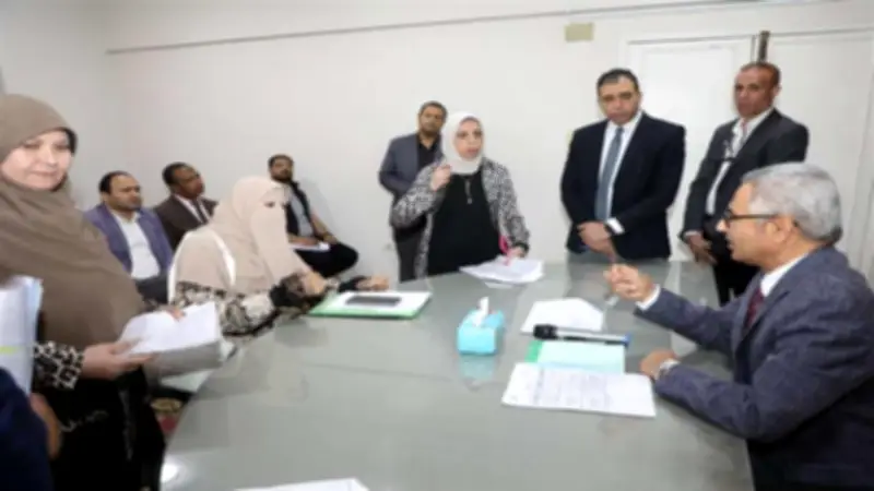 محافظ بني سويف يستجيب لمطالب أهالي سمسطا بإعانات ومساعدات دورية