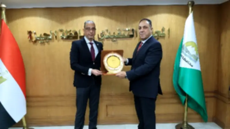 محافظ الجيزة يكرم رئيس مركز كرداسة والمشرف على التخطيط لبلوغهما سن المعاش