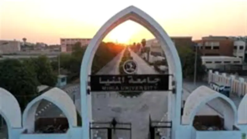 طلاب دفعة حقوق المنيا يهدون مستشفى النساء جهازاً طبياً حديثاً