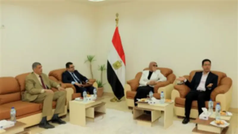 رئيس جامعة بنها يستقبل لجنة قطاع الدراسات الصيدلية لمتابعة افتتاح كلية الصيدلة
