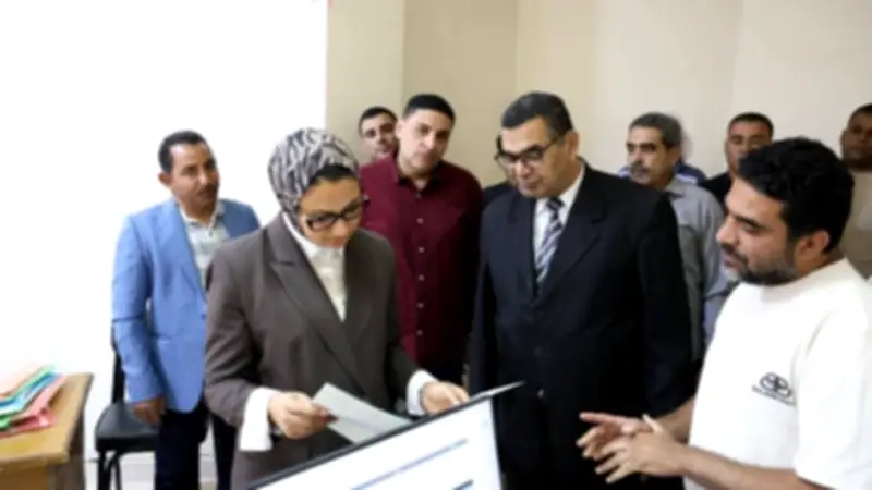 محافظ الوادي الجديد تتابع وحدة تقنين أراضي الدولة وتوجه بتسريع الإنجاز
