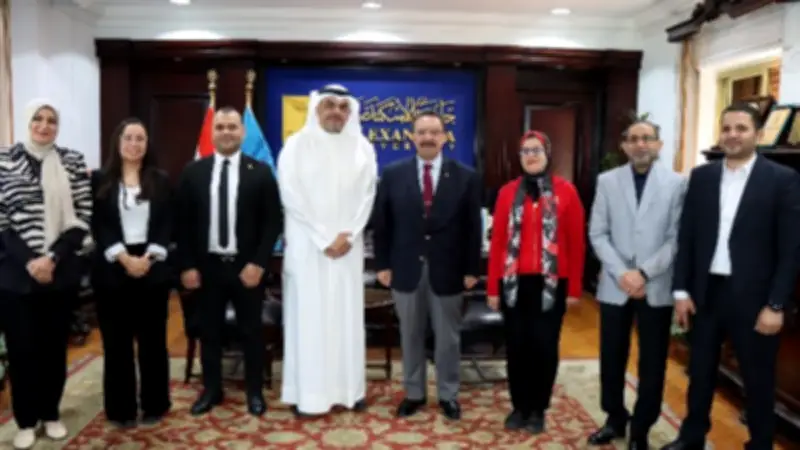 رئيس المكتب الثقافي الكويتي يزور جامعة الإسكندرية لتعزيز التعاون