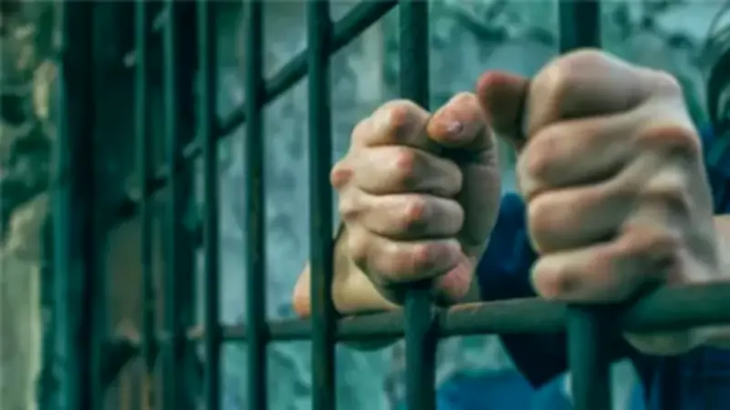 القبض على سائق ميكروباص دهس عامل دراجة نارية في عين شمس