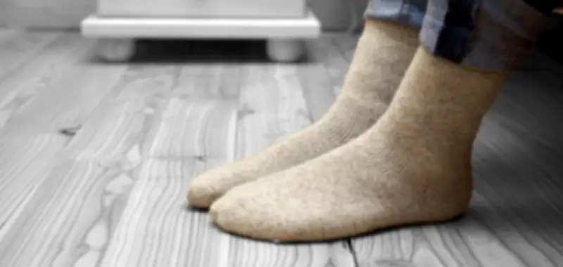 ضوابط المسح على الجورب في الوضوء طوال اليوم.. تحذير من خطأ شائع