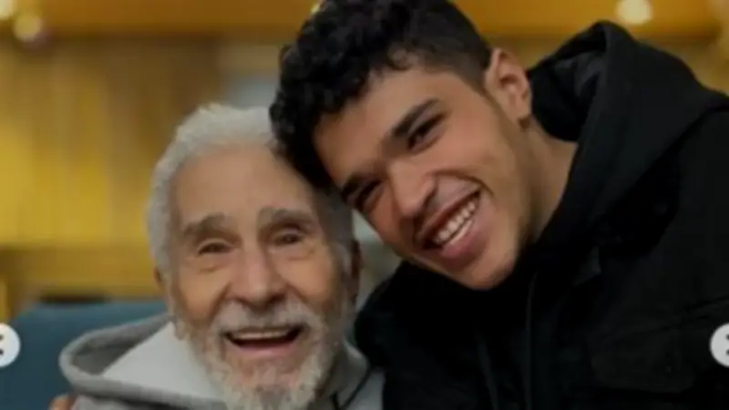 حفيد عبد الرحمن أبو زهرة يناشد الجمهور بالدعاء لجده: صديقي ومثلي الأعلى