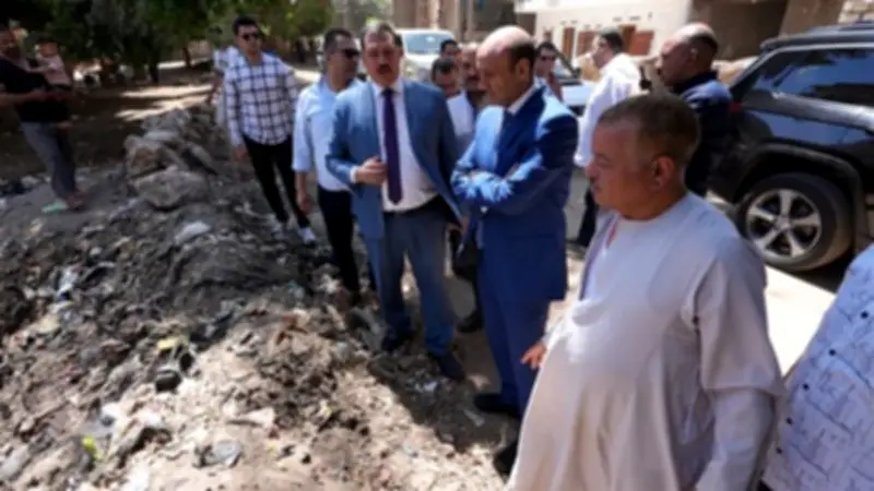 محافظ أسيوط يحيل رئيس قرية بني قرة للتحقيق للتقصير في العمل