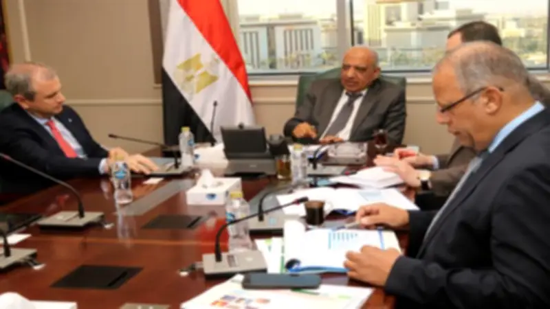 وزير الكهرباء يتابع مشروعات طاقة الرياح في الزعفرانة والغردقة