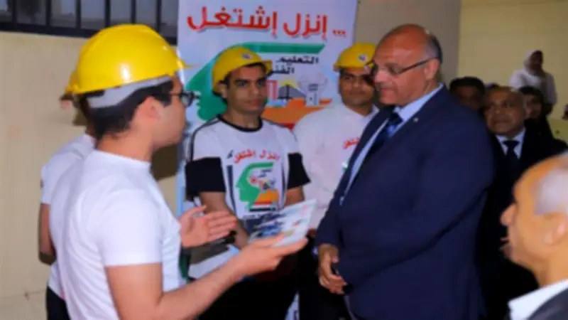 محافظ الإسكندرية يلتقي شباب مبادرة إنزل اشتغل ببرج العرب لدعم التشغيل
