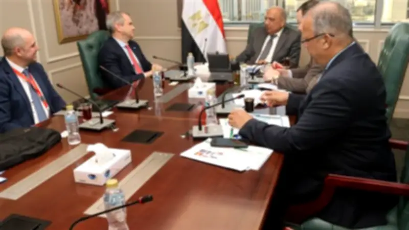 وزير الكهرباء يتابع تنفيذ مشروعات طاقة الرياح في الزعفرانة وجنوب الغردقة