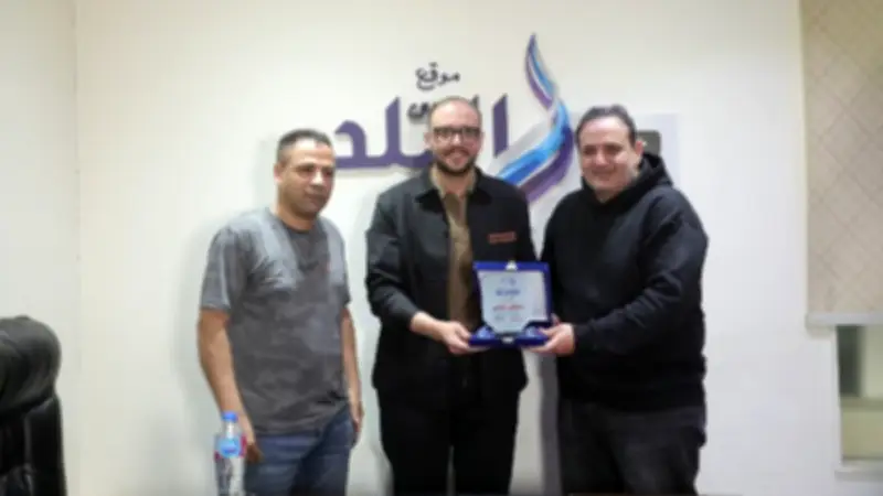 صدي البلد يكرم مصطفى الشامي رئيس بلدية المحلة في ندوة حوارية